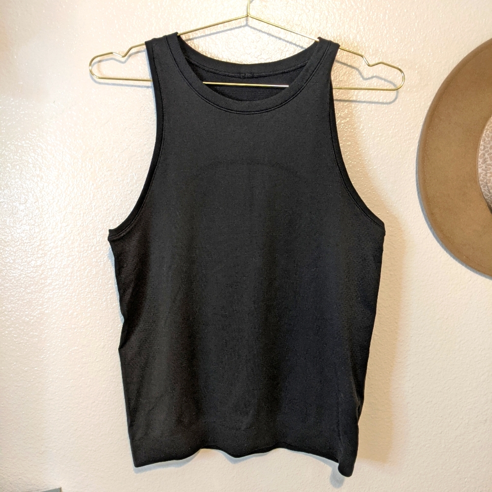 X) Black Lululemon tank